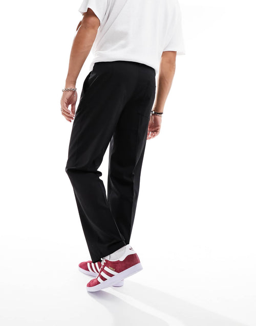 Relaxed fit tailored fit black trousers